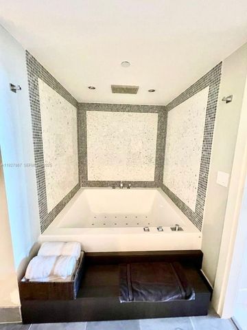 200 BISCAYNE BLVD WAY 4310, Miami, FL 33131