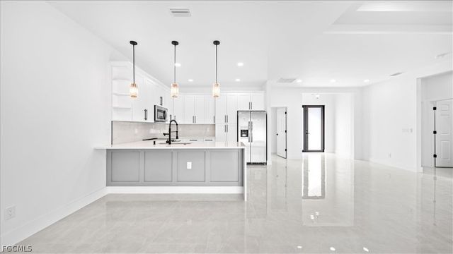 1941 NE 15th ST, Cape Coral, FL 33909