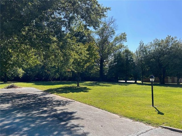 809 NW 8th Street, Bentonville, AR 72712