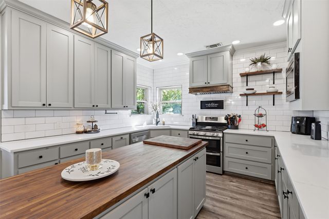 7621 Woodside Hill, Fort Worth, TX 76179