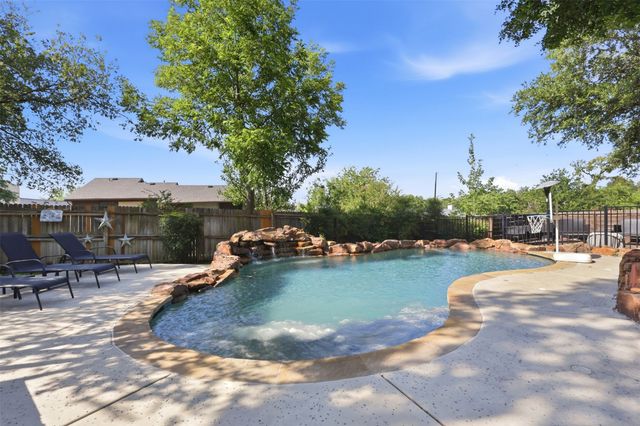 7621 Woodside Hill, Fort Worth, TX 76179