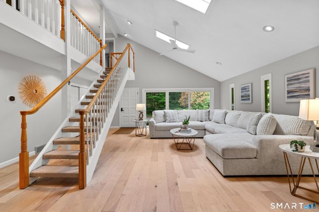 12 Linda Lane, Simsbury, CT 06070