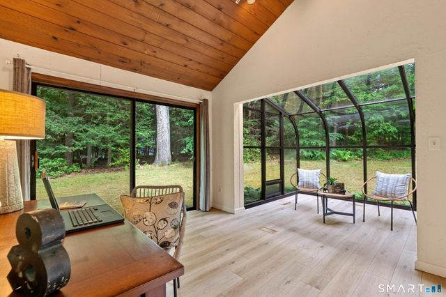 12 Linda Lane, Simsbury, CT 06070