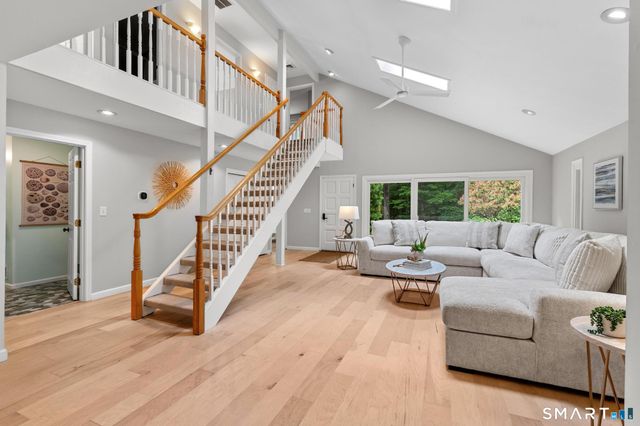 12 Linda Lane, Simsbury, CT 06070