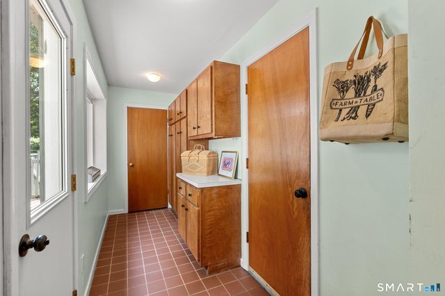 12 Linda Lane, Simsbury, CT 06070