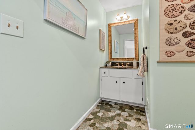12 Linda Lane, Simsbury, CT 06070