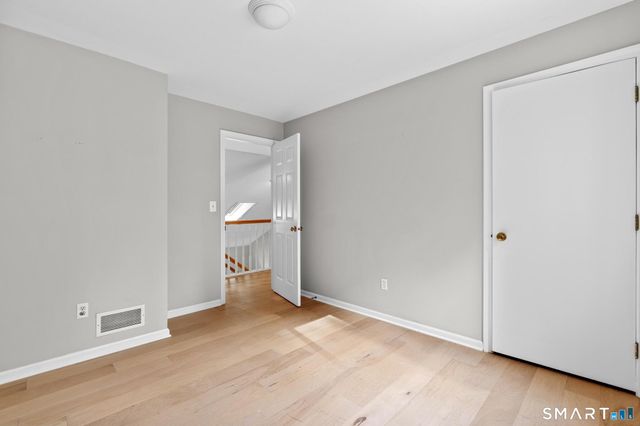 12 Linda Lane, Simsbury, CT 06070