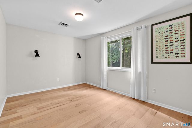 12 Linda Lane, Simsbury, CT 06070