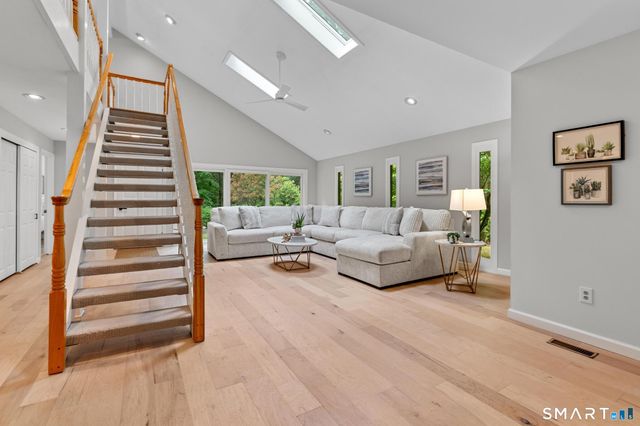 12 Linda Lane, Simsbury, CT 06070