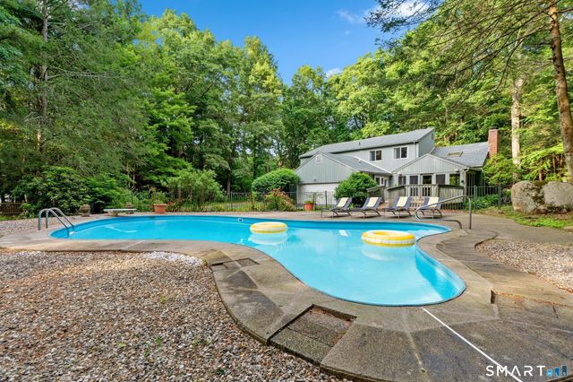 12 Linda Lane, Simsbury, CT 06070