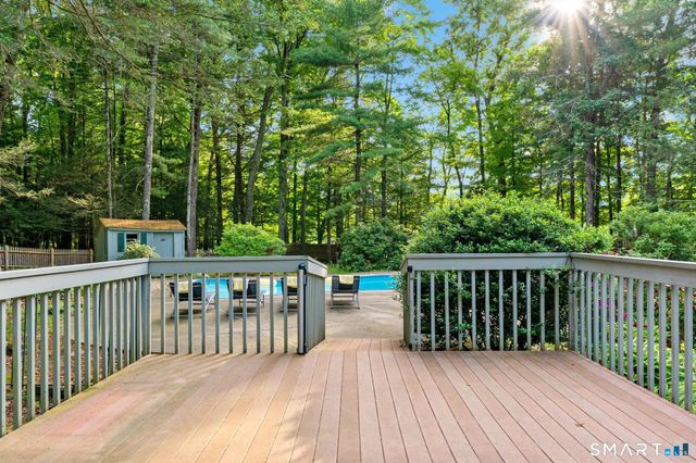 12 Linda Lane, Simsbury, CT 06070