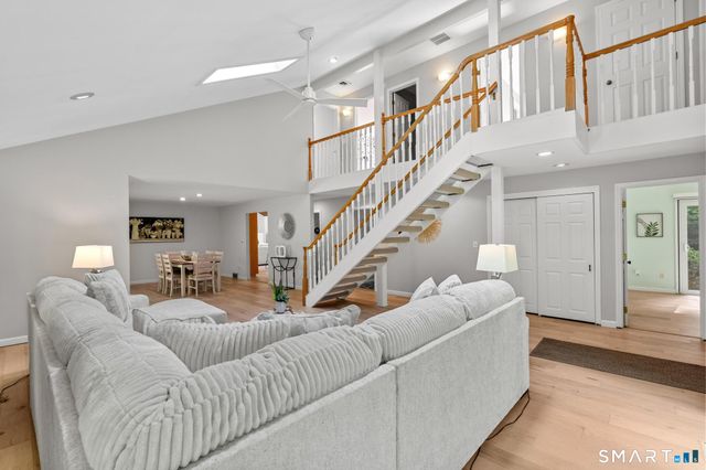 12 Linda Lane, Simsbury, CT 06070