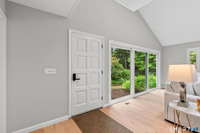 12 Linda Lane, Simsbury, CT 06070