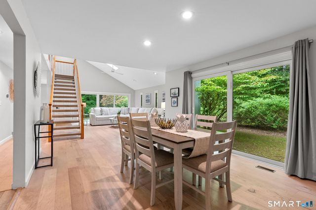 12 Linda Lane, Simsbury, CT 06070