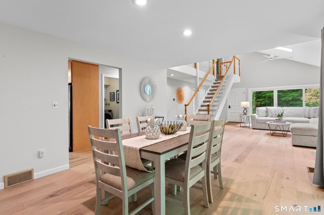 12 Linda Lane, Simsbury, CT 06070