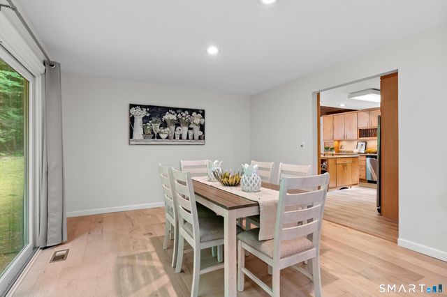 12 Linda Lane, Simsbury, CT 06070