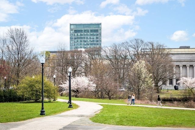 137 Peterborough 16, Boston, MA 02215