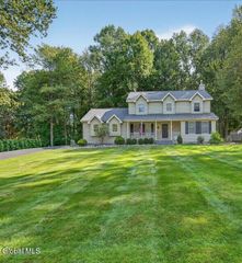 23 Orchard Park Drive, Clifton Park, NY 12065