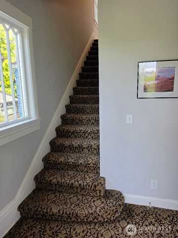 7652 E Green Lake Drive N, Seattle, WA 98103