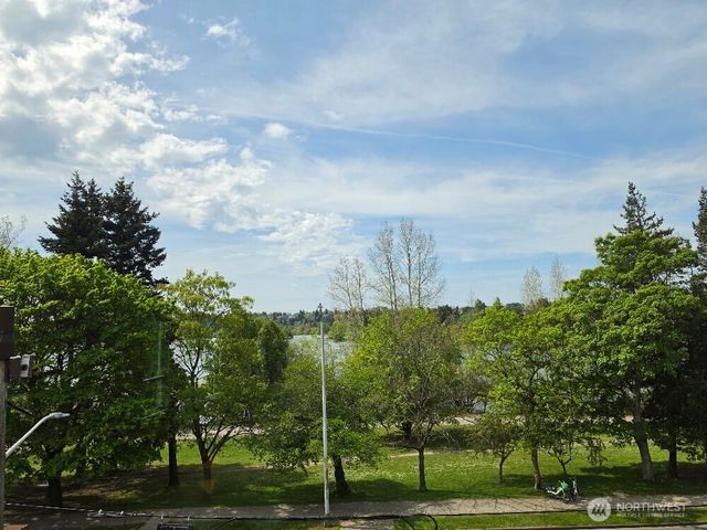 7652 E Green Lake Drive N, Seattle, WA 98103
