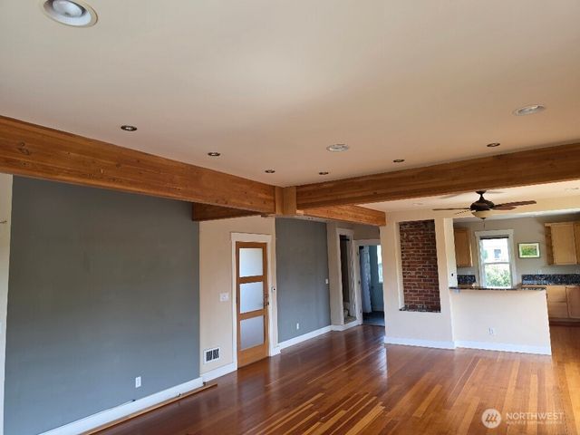 7652 E Green Lake Drive N, Seattle, WA 98103