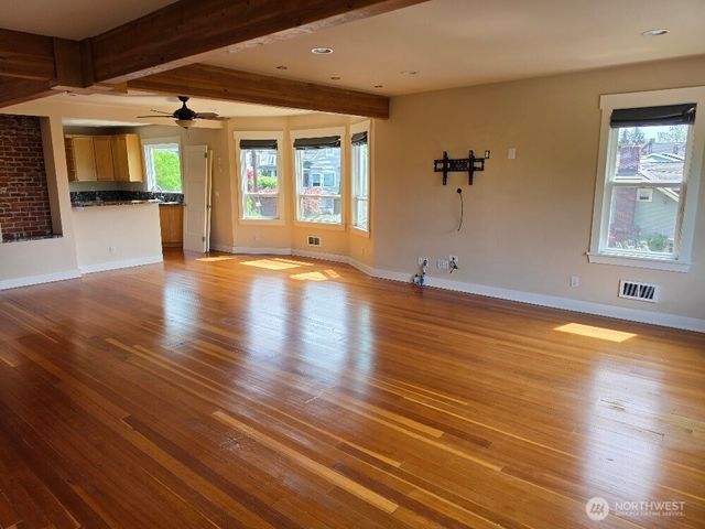7652 E Green Lake Drive N, Seattle, WA 98103