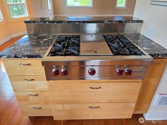 7652 E Green Lake Drive N, Seattle, WA 98103