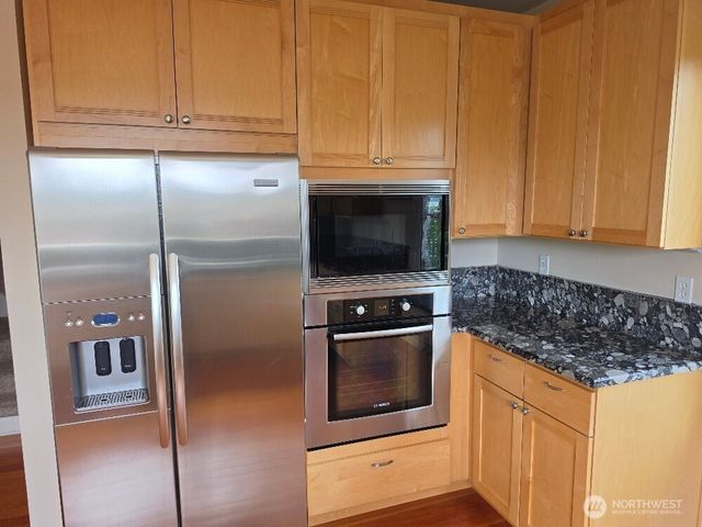 7652 E Green Lake Drive N, Seattle, WA 98103