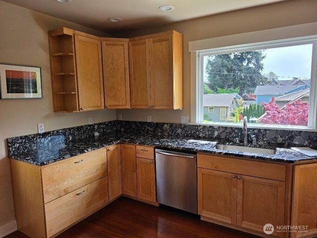 7652 E Green Lake Drive N, Seattle, WA 98103