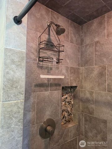 7652 E Green Lake Drive N, Seattle, WA 98103