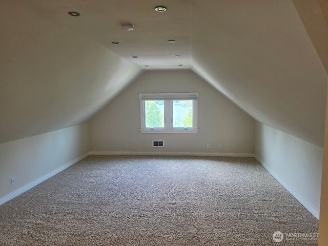 7652 E Green Lake Drive N, Seattle, WA 98103