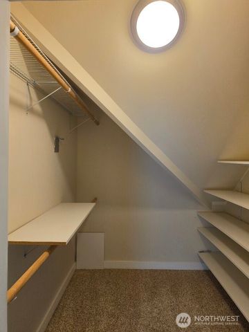 7652 E Green Lake Drive N, Seattle, WA 98103