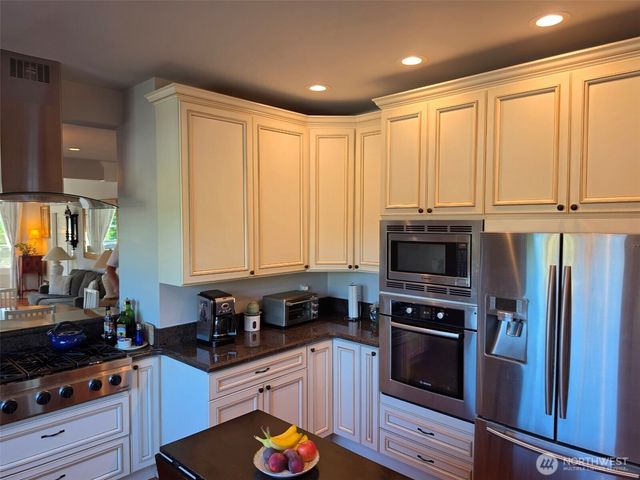 7652 E Green Lake Drive N, Seattle, WA 98103