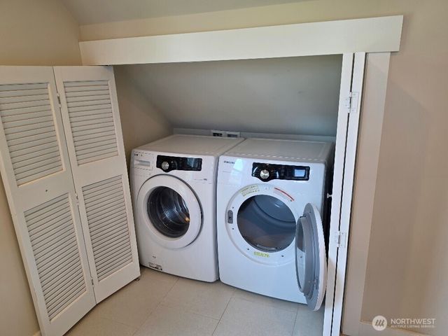 7652 E Green Lake Drive N, Seattle, WA 98103