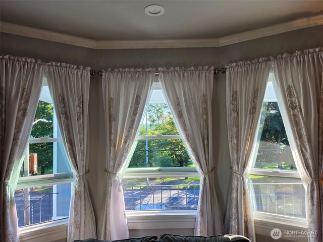 7652 E Green Lake Drive N, Seattle, WA 98103