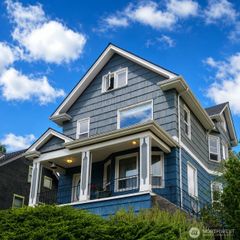 7652 E Green Lake Drive N, Seattle, WA 98103