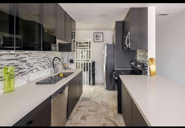 961 NE 155th Ter, North Miami Beach, FL 33162