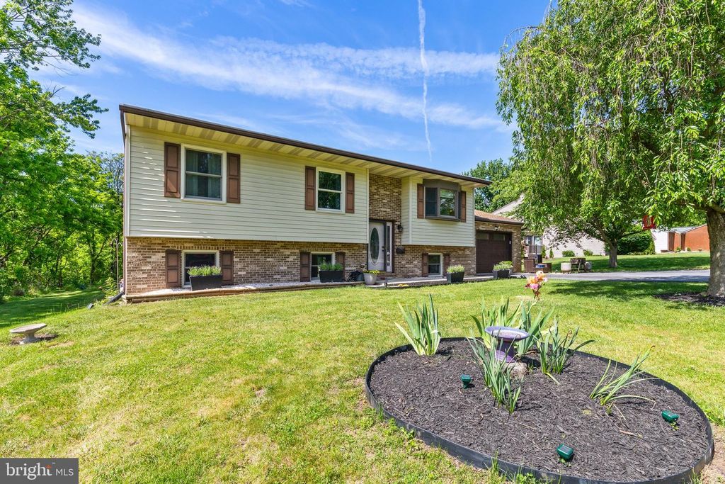 228 WOODS DRIVE, Mechanicsburg, PA 17050