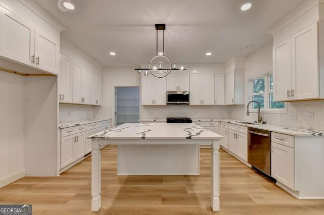 9135 Fox Trail Lane, Gainesville, GA 30506