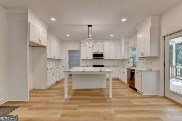 9135 Fox Trail Lane, Gainesville, GA 30506