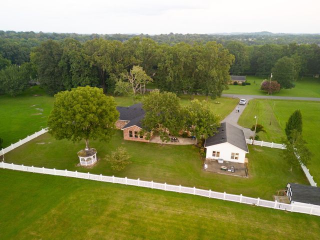 204 Greenbriar Ave, Shelbyville, TN 37160