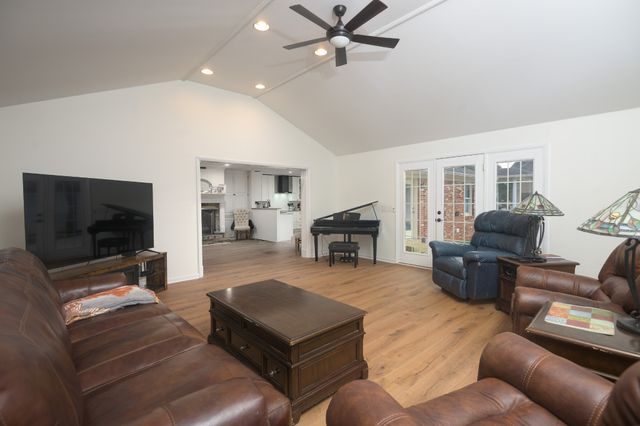 204 Greenbriar Ave, Shelbyville, TN 37160