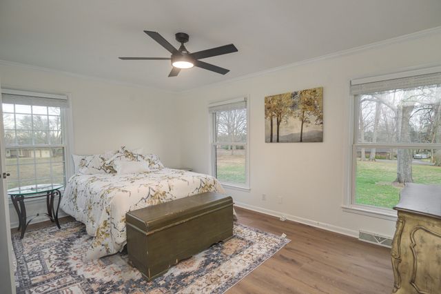 204 Greenbriar Ave, Shelbyville, TN 37160