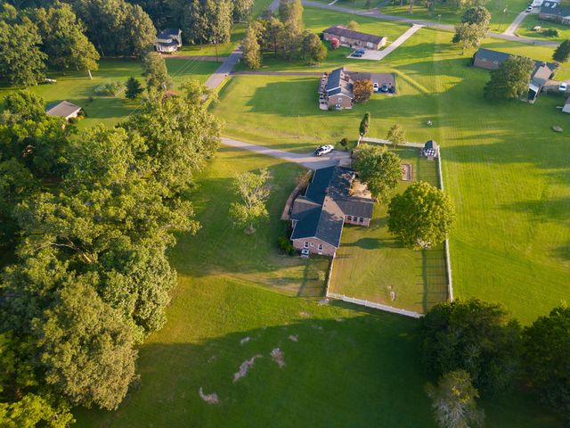 204 Greenbriar Ave, Shelbyville, TN 37160