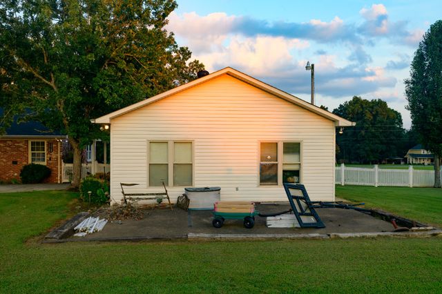 204 Greenbriar Ave, Shelbyville, TN 37160