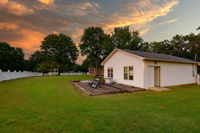 204 Greenbriar Ave, Shelbyville, TN 37160