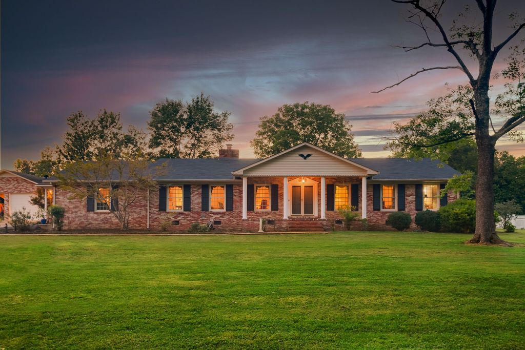 204 Greenbriar Ave, Shelbyville, TN 37160