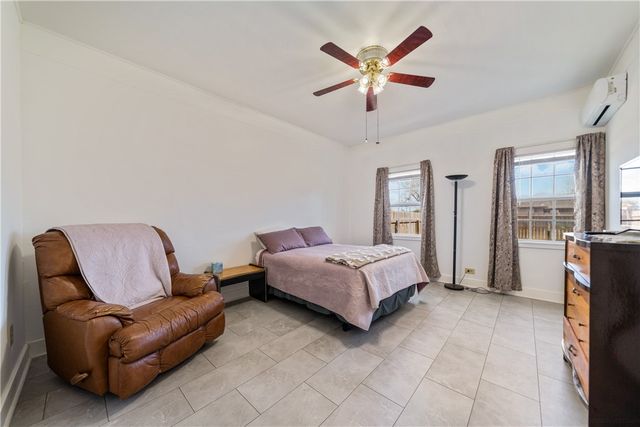 603 W Ave B, Kingsville, TX 78363