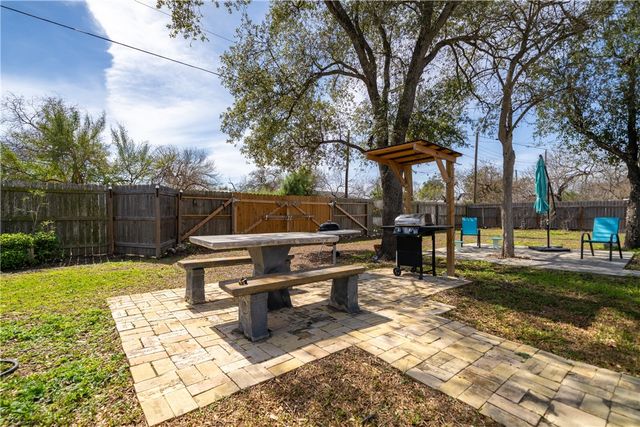 603 W Ave B, Kingsville, TX 78363