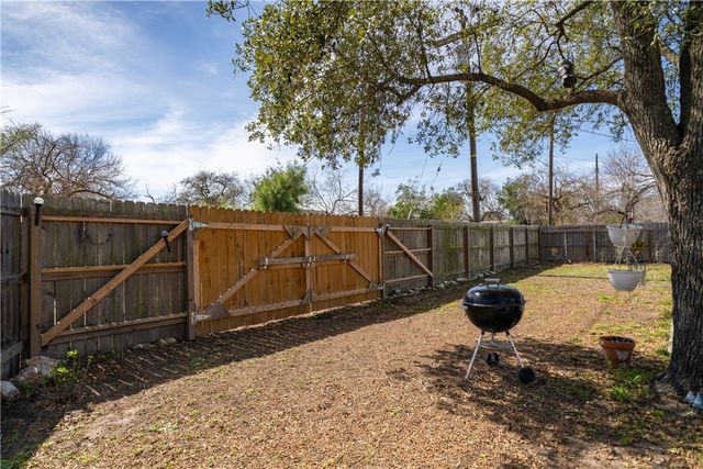 603 W Ave B, Kingsville, TX 78363